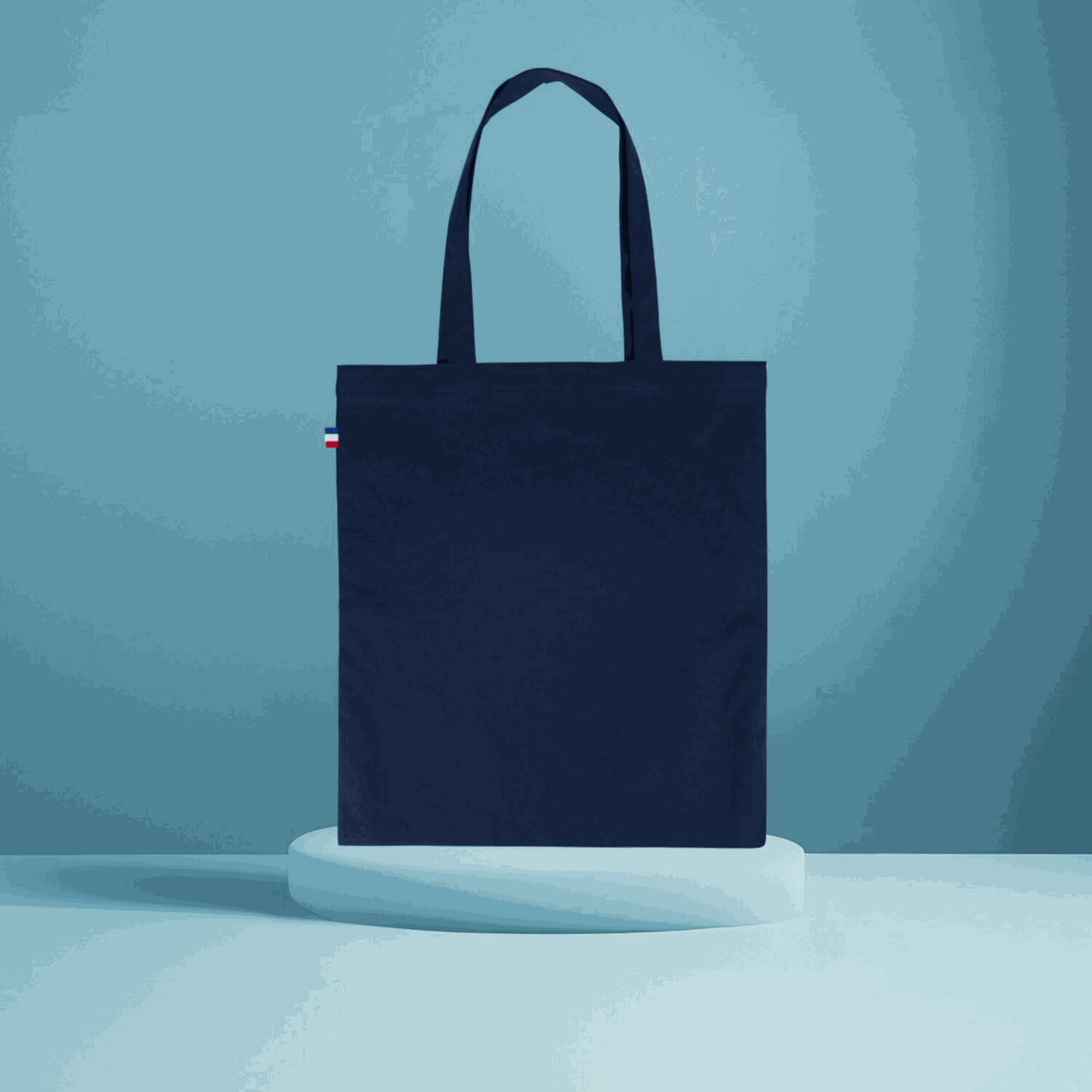 Tote bag en coton fabriqué en France, format 38x42 cm, anses longues, disponible en plusieurs couleurs, design sobre et élégant