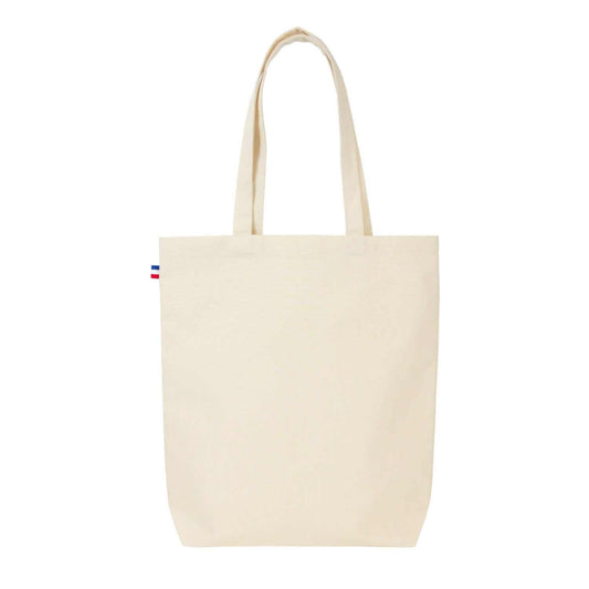 Sac cabas en coton biologique avec soufflet de fond, couleur naturelle, posé sur une surface en bois avec des objets du quotidien

